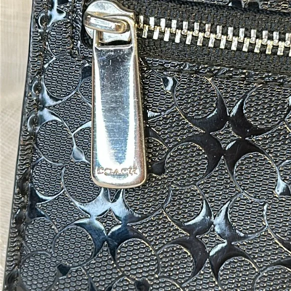 NWOT Coach large wallet with wrist leash - Picture 10 of 15